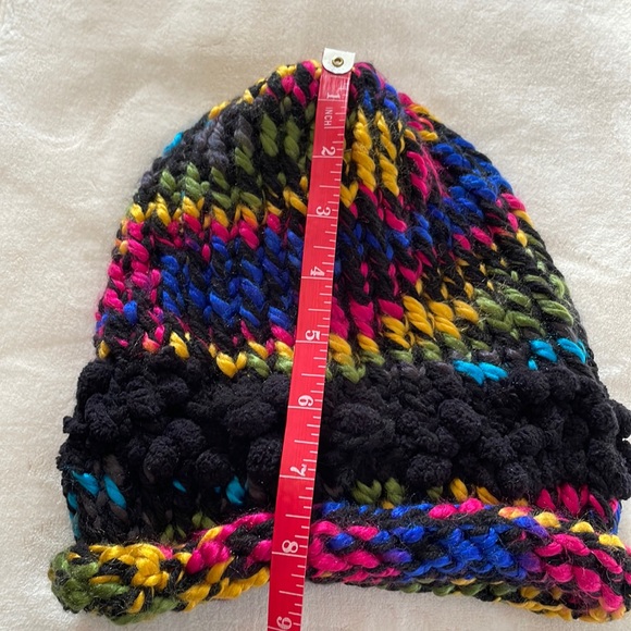 NWT - Hand-knitted hat - Picture 5 of 7